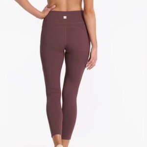 Vuori Stride Leggings 7/8th Length in Chestnut, Size Medium